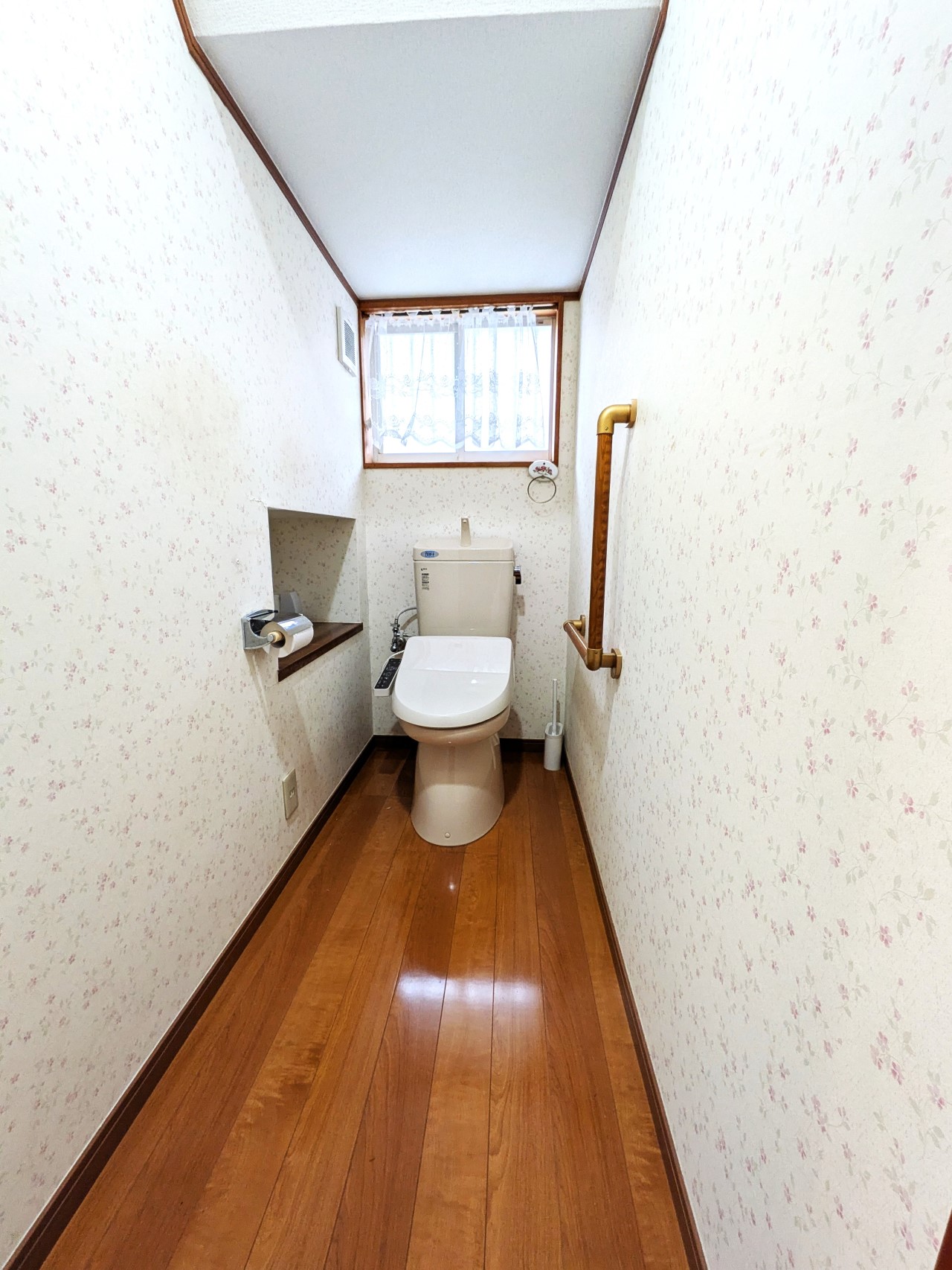 【トイレ】手すりのついたトイレです（2026年2月撮影）