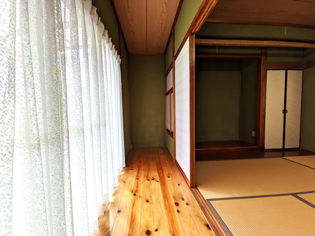 【縁側】天気の良い日には日向ぼっこが楽しめます♪（2026年2月撮影）