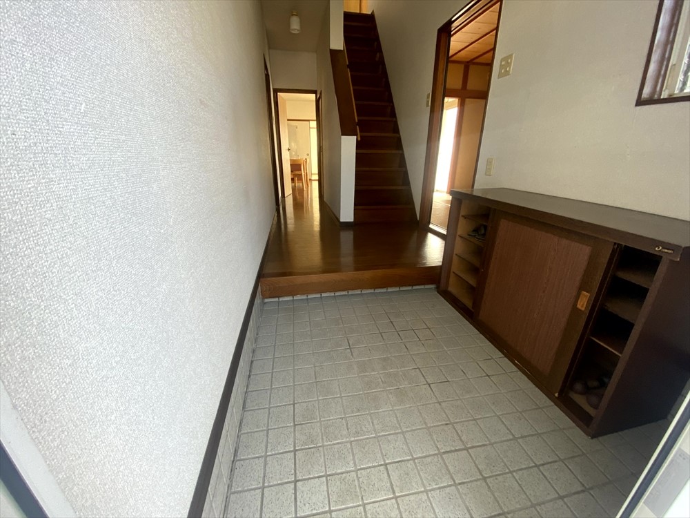 【玄関】脱ぎ履きのしやすい広めの玄関です（2026年2月撮影）