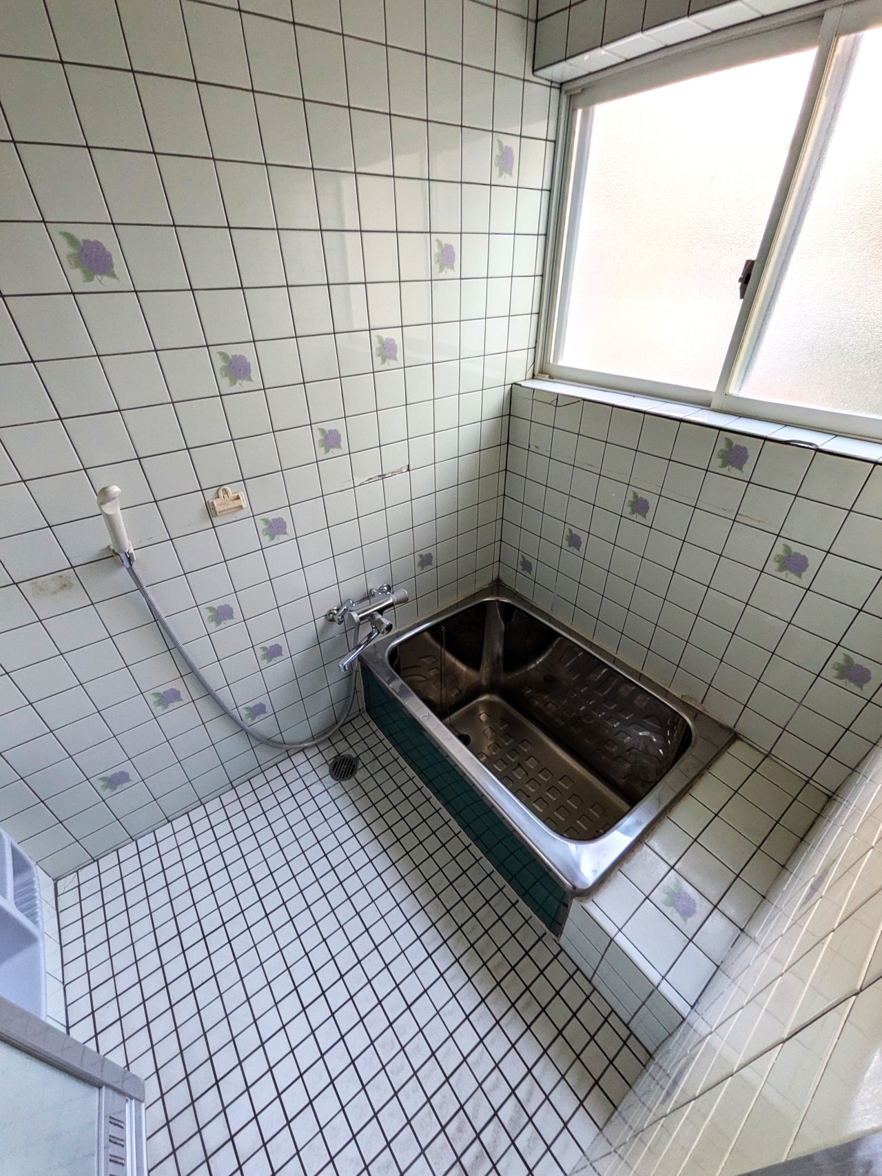 【浴室】窓がありますので、気軽に換気ができます♪ （2026年3月撮影）