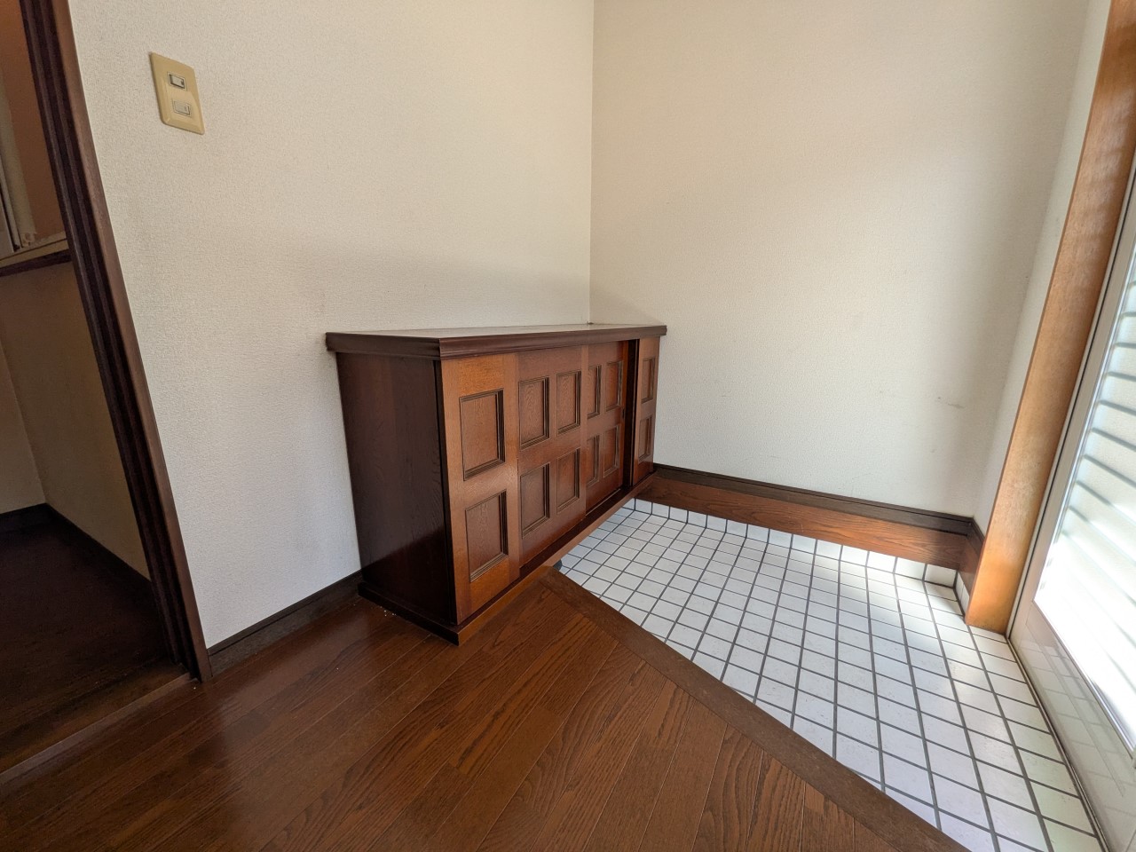 【玄関】脱ぎ履きのしやすい広めの玄関です（2026年3月撮影）