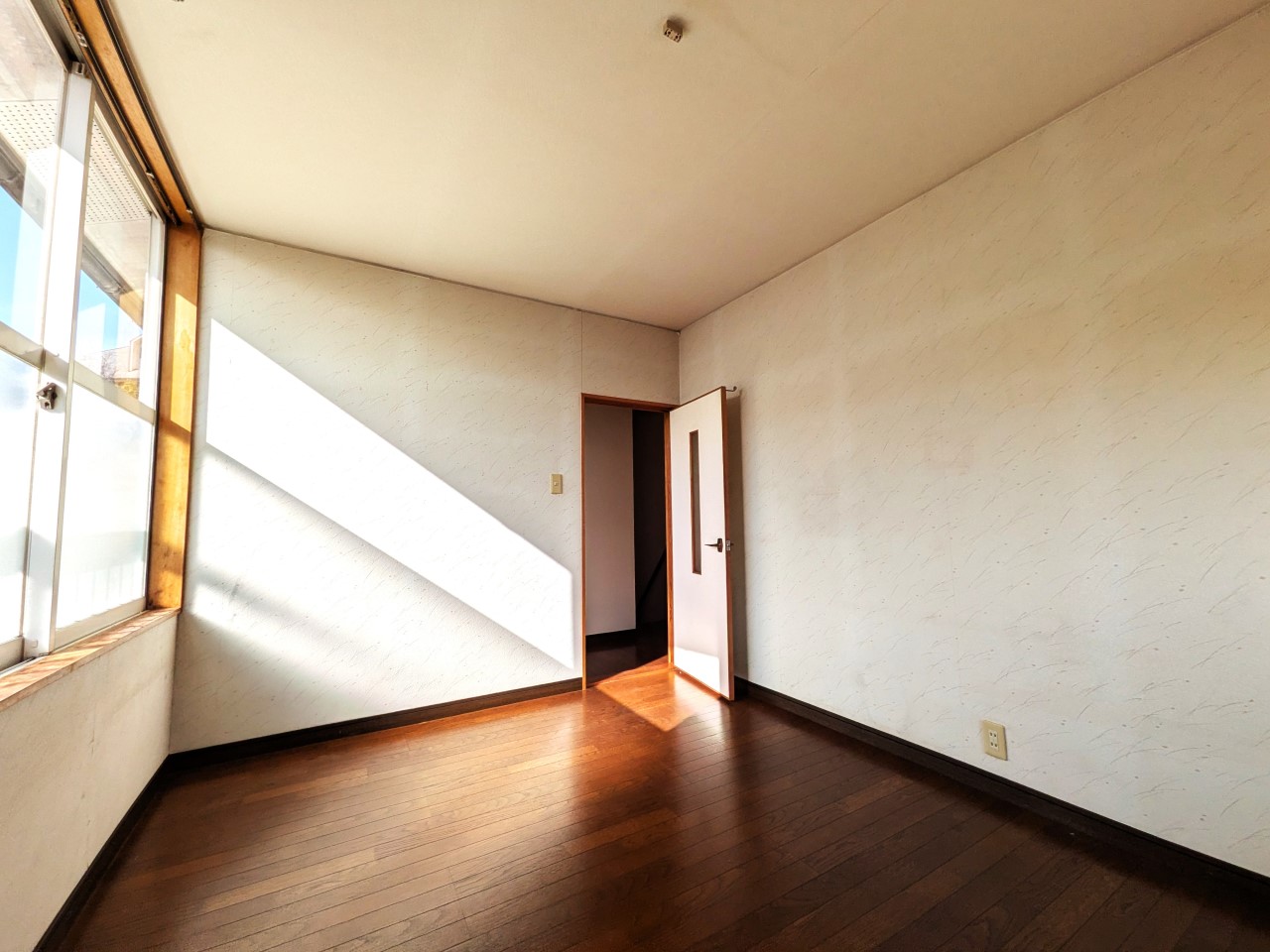 【洋室6帖】2面採光で日当たり良好！（2026年3月撮影）