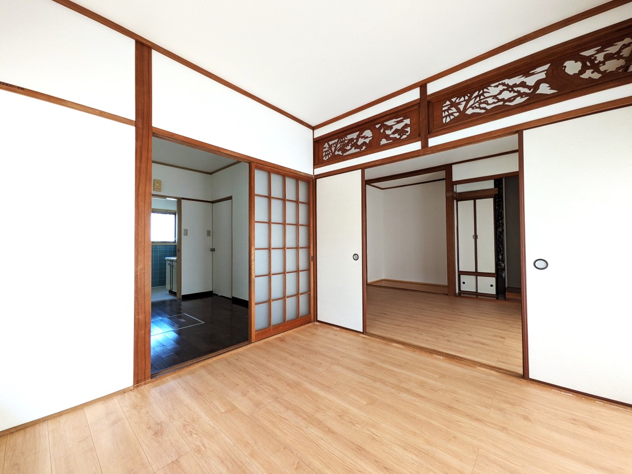 【1F西側洋室】DKの続き間の洋室♪リビングとしても活用できます！（2026年3月撮影）