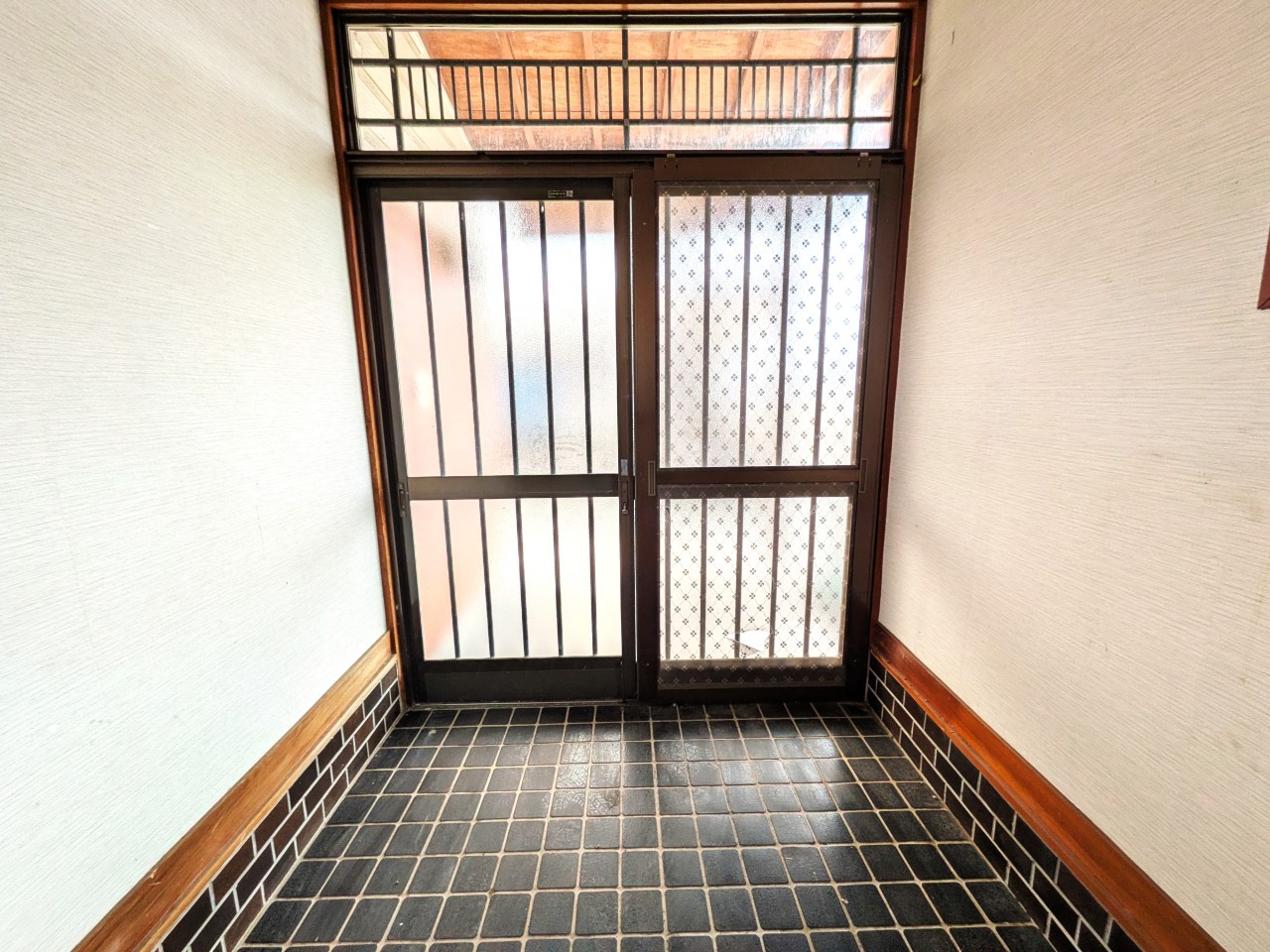 【玄関】脱ぎ履きのしやすい広めの玄関です（2026年3月撮影）