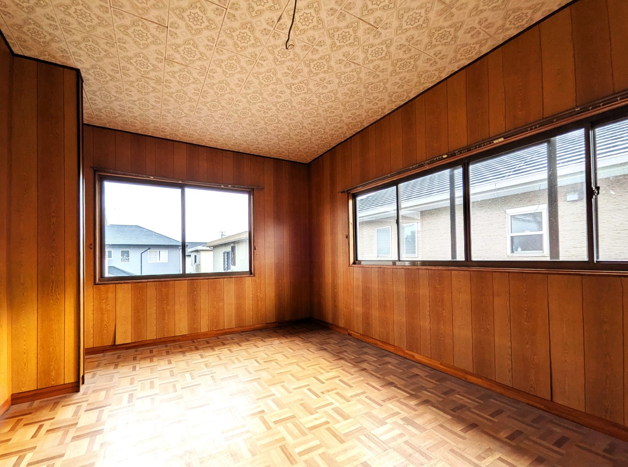 【2F約8.7帖洋室】2面採光で日当たり良好！（2026年3月撮影）
