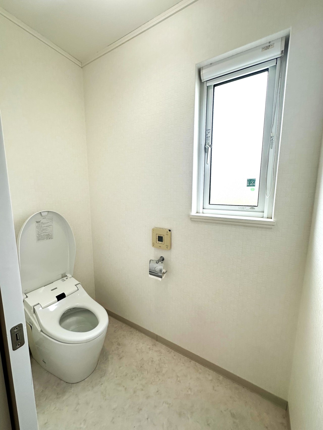 【トイレ】窓がついているので換気もらくらく♪（2026年4月撮影）