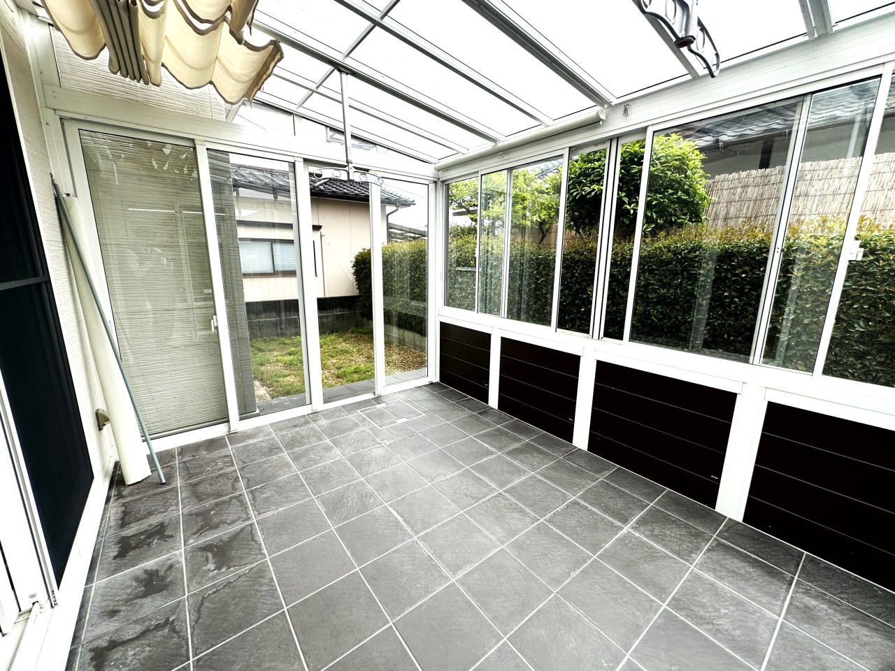 【サンルーム】雨の日でもお洗濯ものを干せます♪（2026年4月撮影）