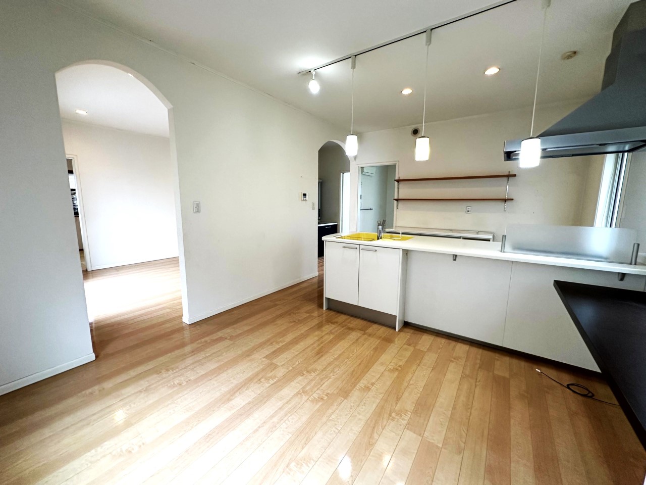 【リビング】木目の優しい色合いがお洒落な過ごしやすい空間♪（2026年4月撮影）