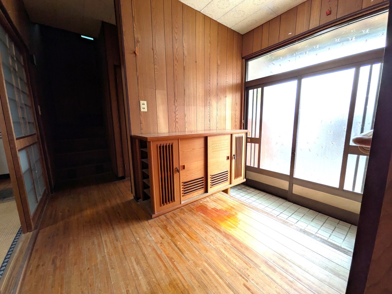 【玄関】脱ぎ履きのしやすい広めの玄関です（2026年4月撮影）