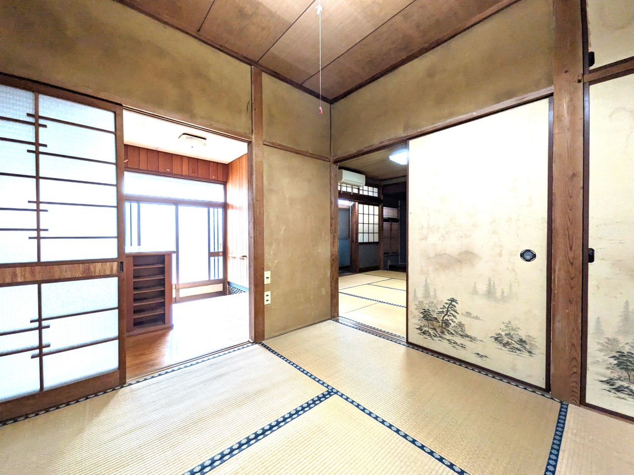 【1F東側和室】玄関からまっすぐつながる和室は客間にピッタリ♪（2026年4月撮影）