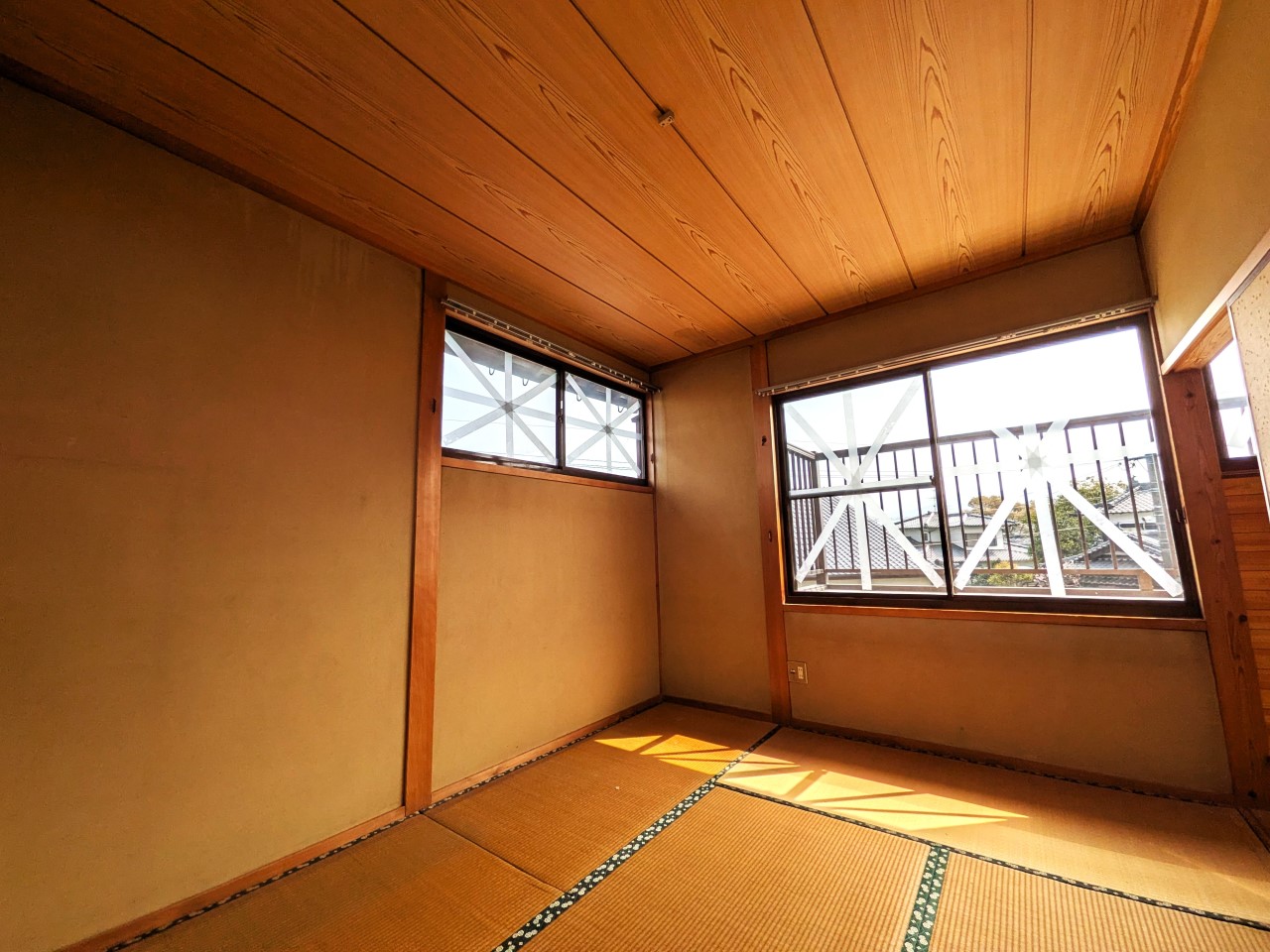 【2F和室】2面採光で明るく過ごしやすい空間の和室です（2026年4月撮影）