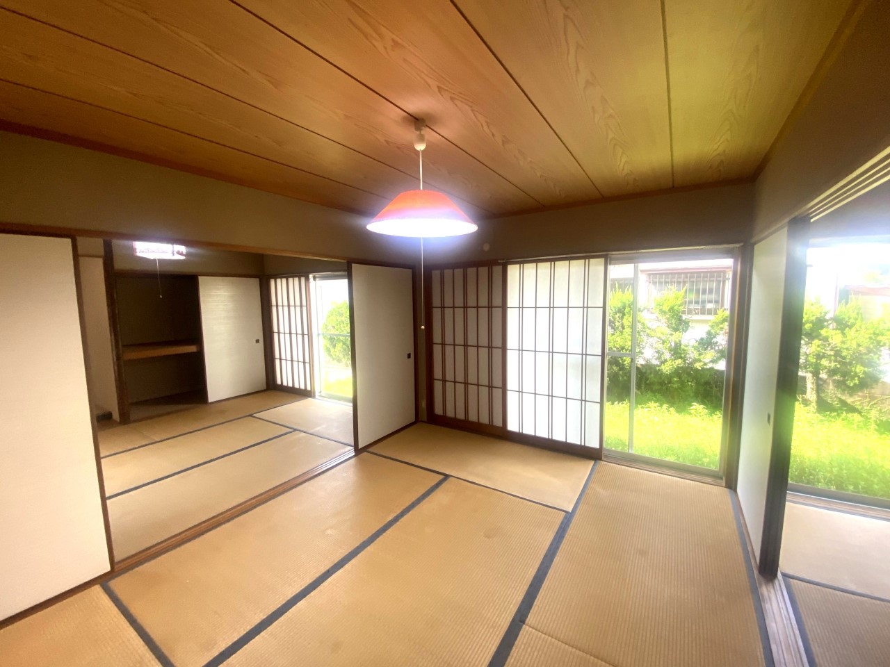 【1F中央6帖和室】日当たりが良いのでお洗濯ものを干したり日向ぼっこをするのにピッタリ♪（2026年4月撮影）