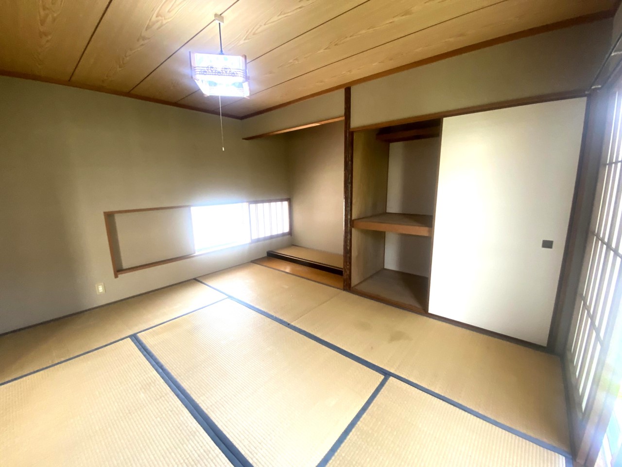 【1F6帖和室】大容量の押し入れがあります（2026年4月撮影）