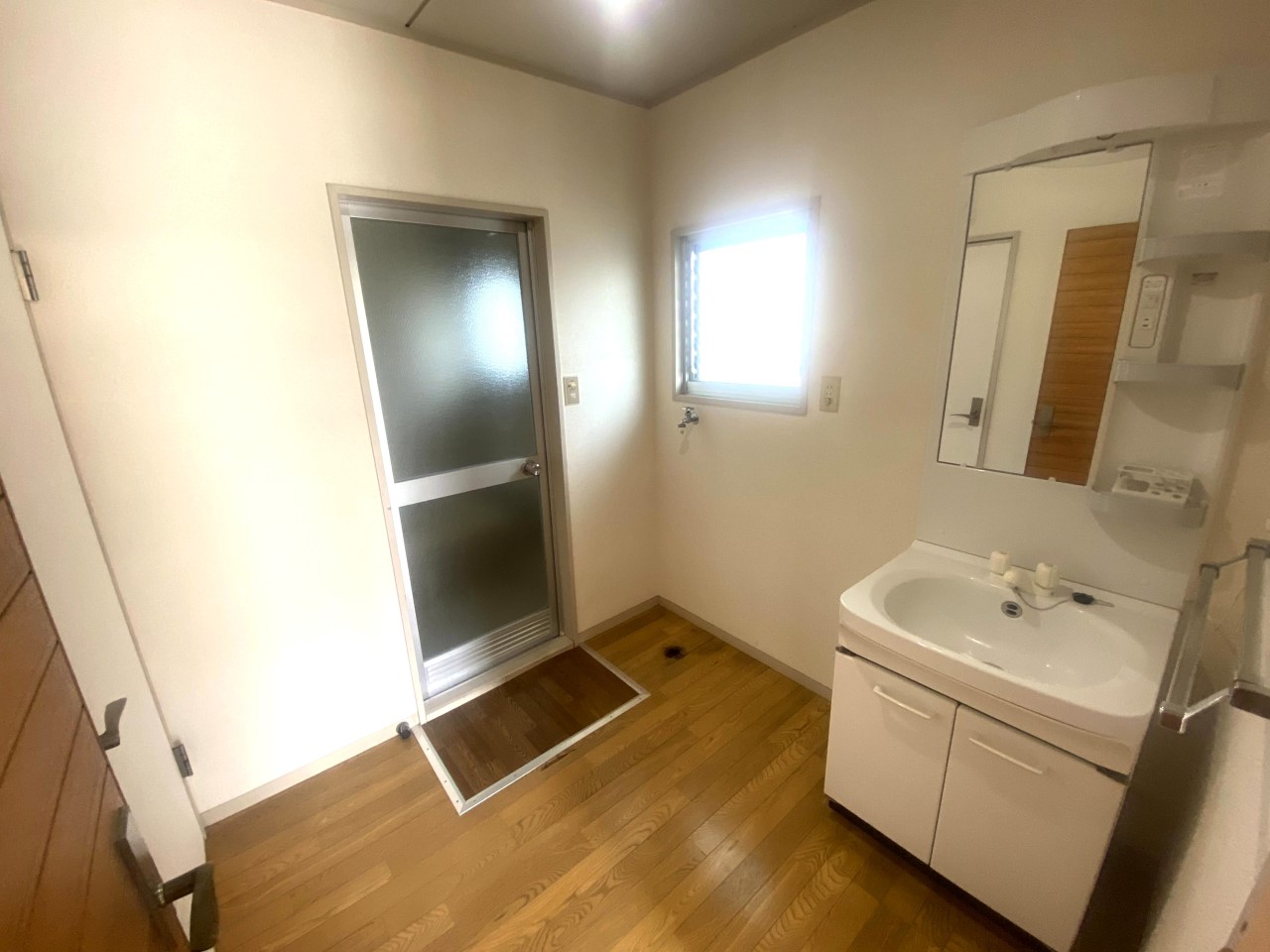 【脱衣所】使いやすいゆとりのある脱衣所（2026年4月撮影）