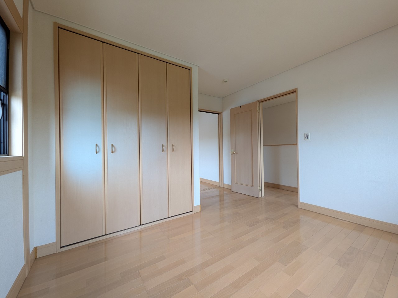 【2F洋室】収納がついています（2026年4月撮影）