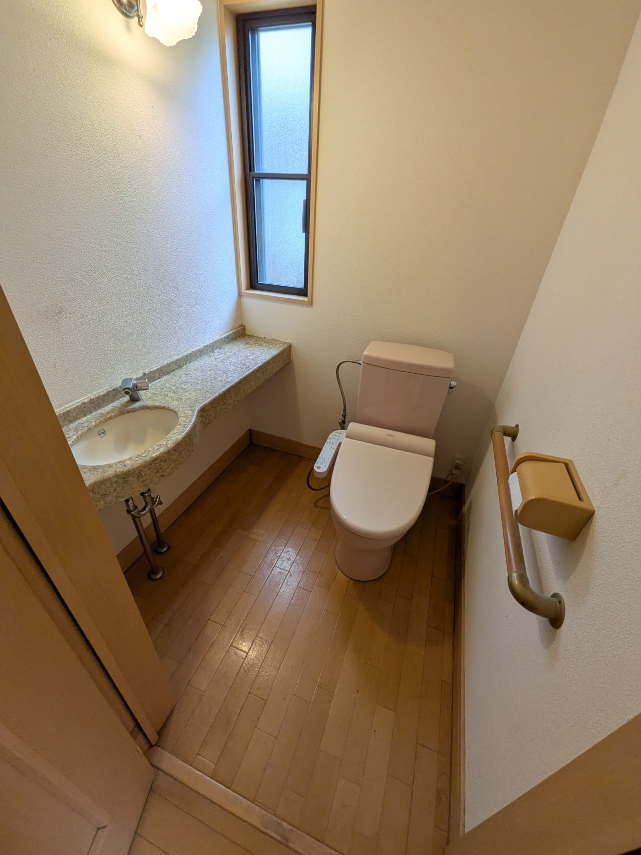 【1Fトイレ】広々としたトイレです♪（2026年4月撮影）