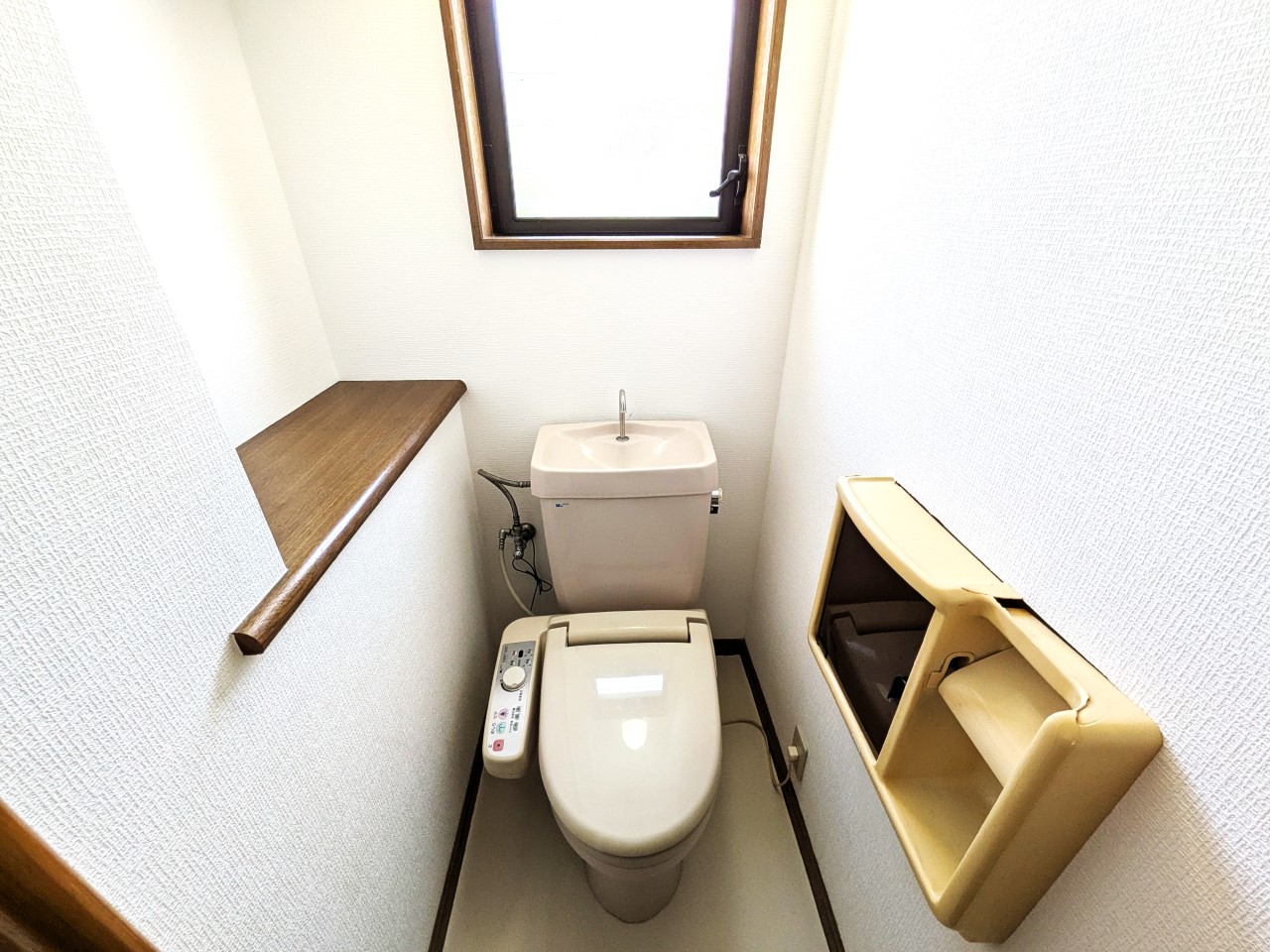 【トイレ】窓がついているので換気もらくらく♪（2026年6月撮影）