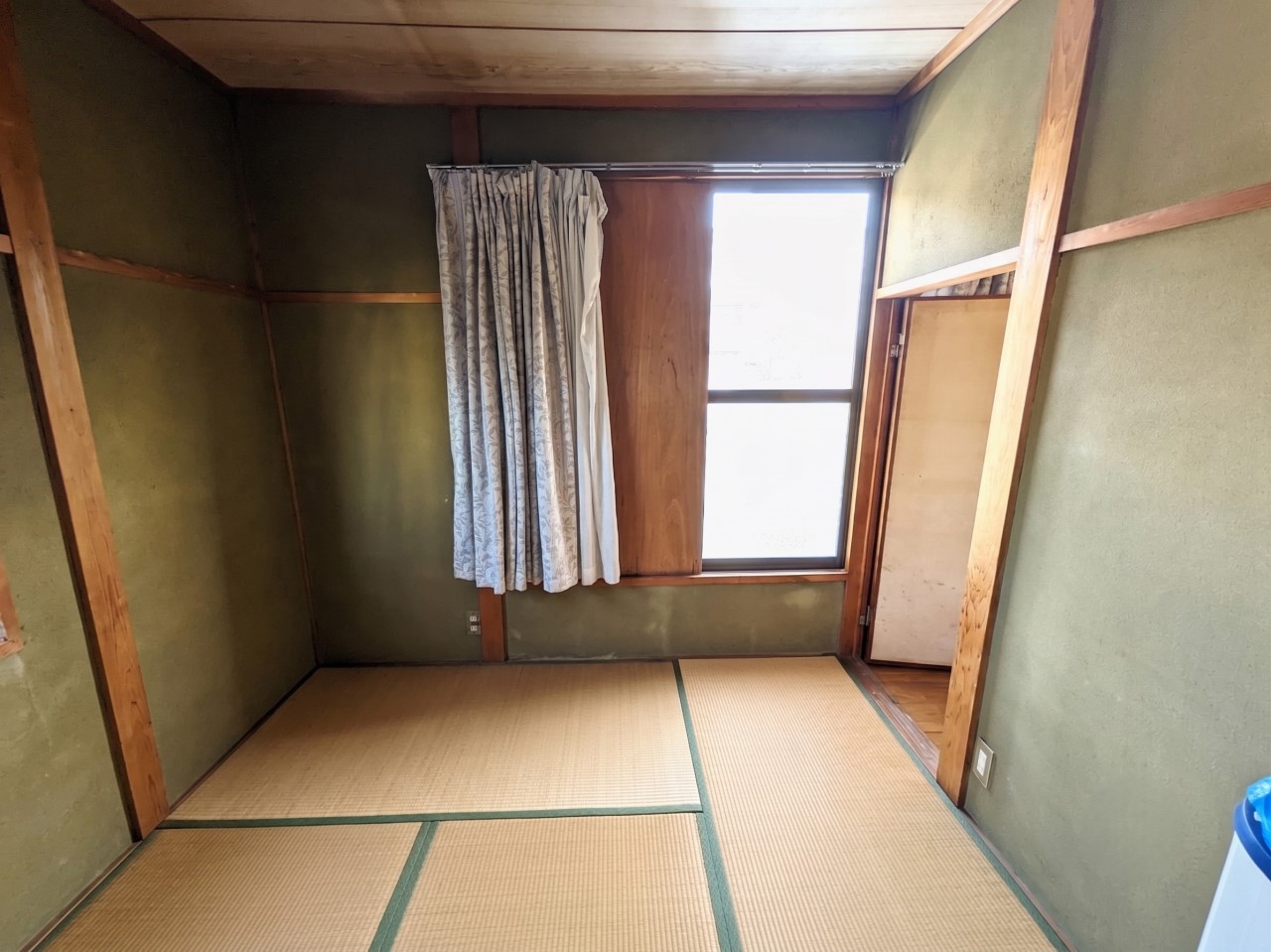【2F和室(6帖)東】たっぷり収納付きの和室♪（2026年7月撮影）