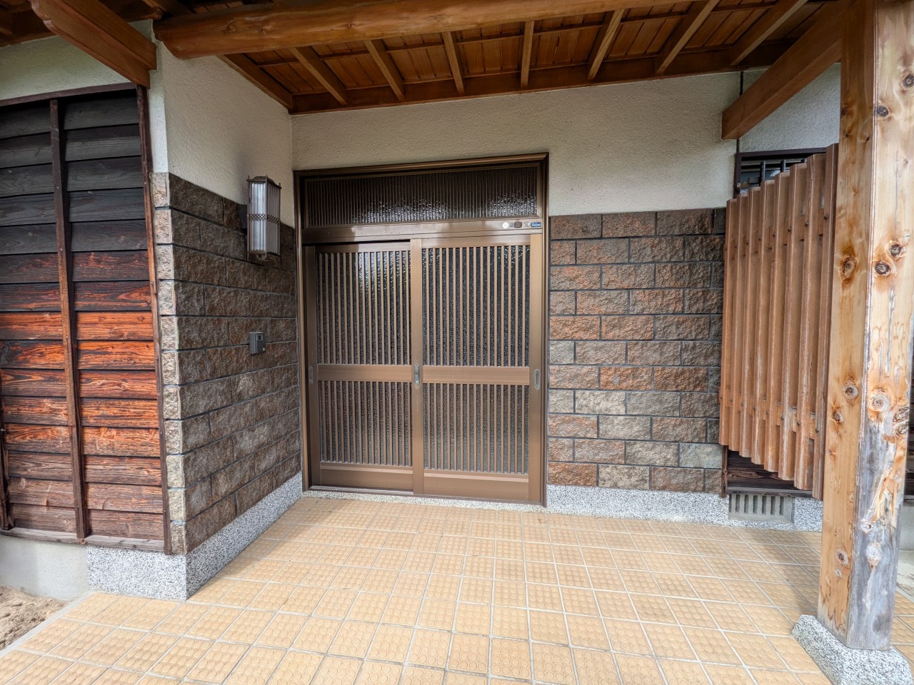 【玄関】（2026年4月撮影）