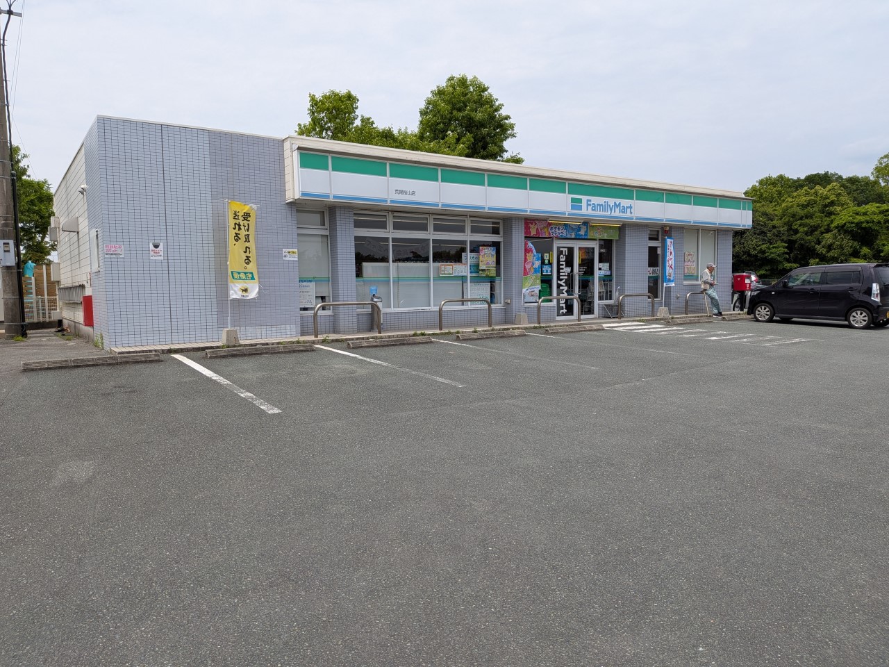 ファミリーマート荒尾桜山店(650m)-