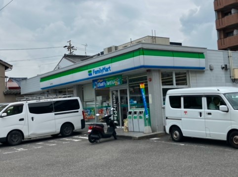 ファミリーマート柵下町店(700m)-