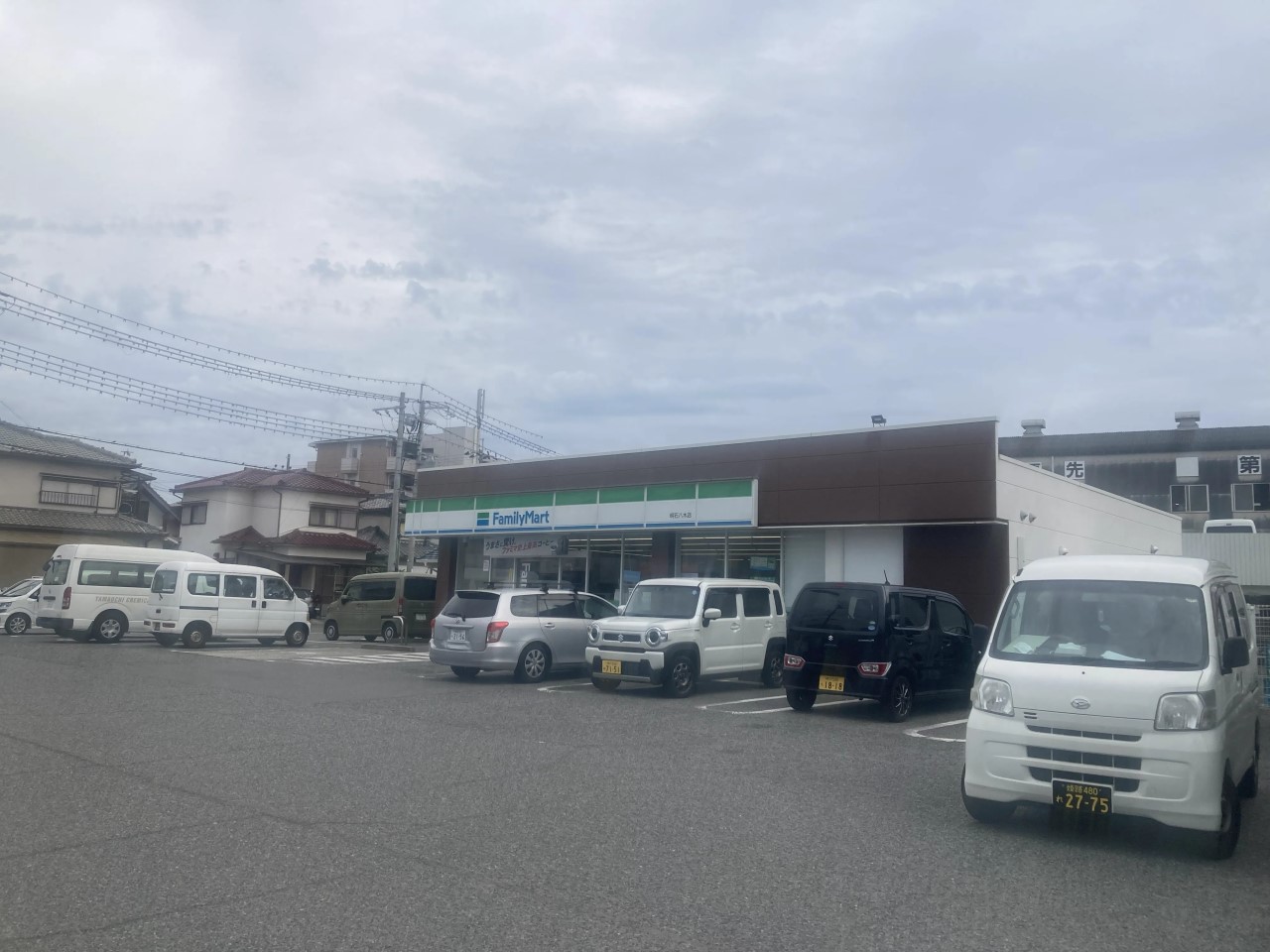 ファミリーマート　明石八木店(650m)-