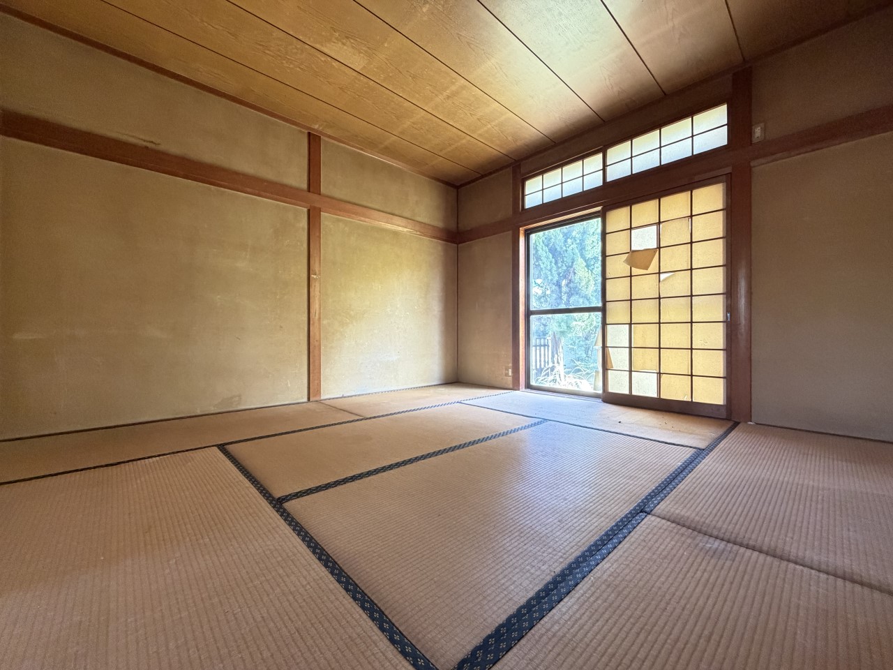 【1F和室】暖かい日差しが差し込むのでお昼寝や日向ぼっこも楽しめます！（2026年6月撮影）