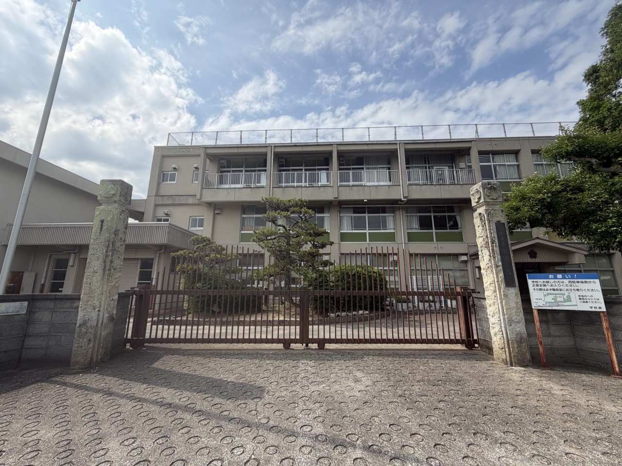 市場小学校(2300m)-