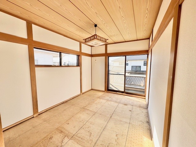 6帖ある東側部屋！お子様に自分のお部屋をプレゼントできます♪