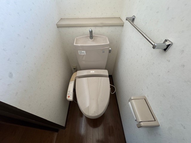 2階にもトイレがあり、忙しい朝や夜間も便利