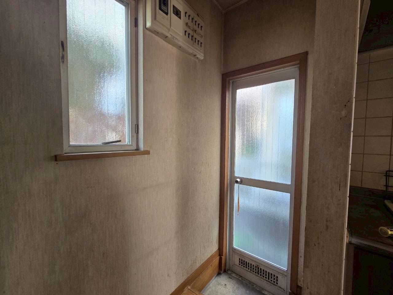 勝手口付きなので、ごみ出しなどの出入りもスムーズ