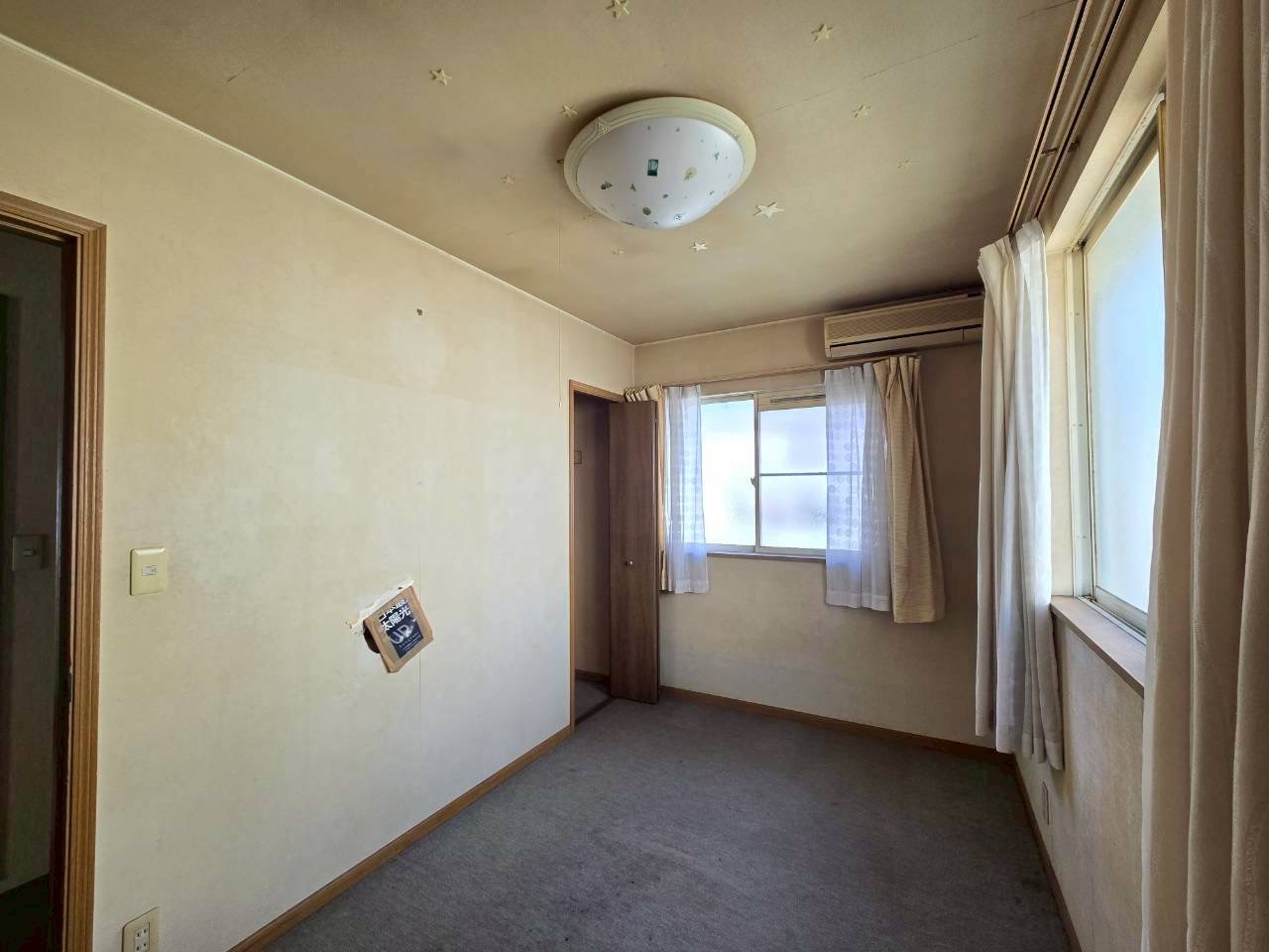 明るく清潔感のある2F北側洋室は、寝室や子ども部屋にぴったりです。