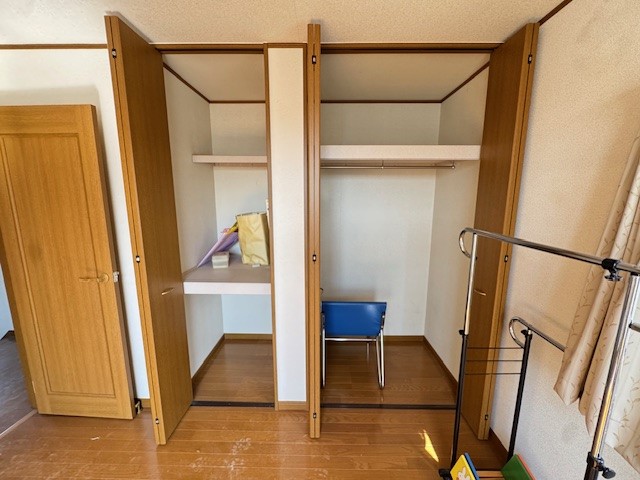 ◆収納｜形状違いの収納が2か所あるので、用途に合わせて使い分けできます♪