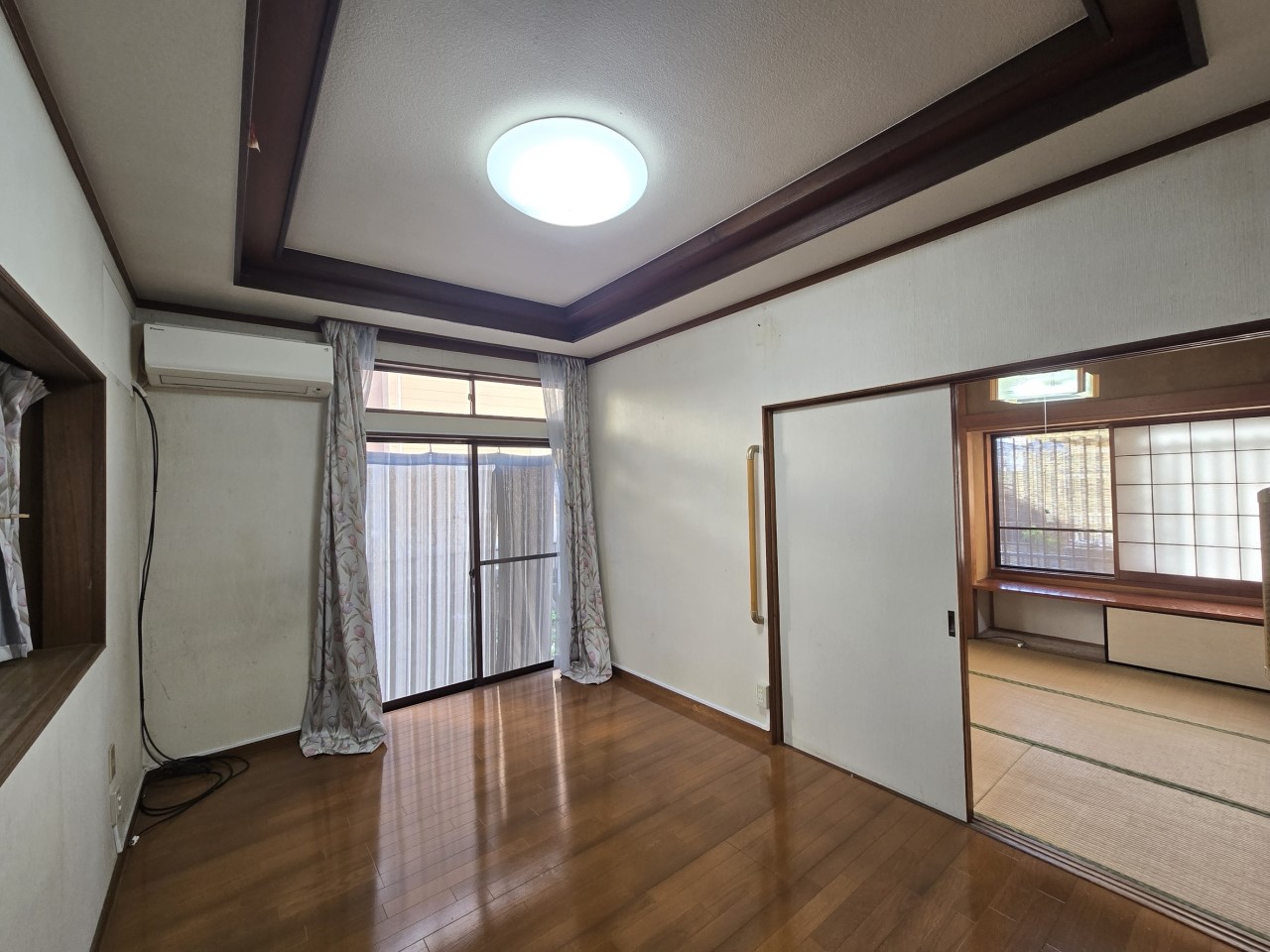 ◆リビング｜和室と続き間になったリビングです♪