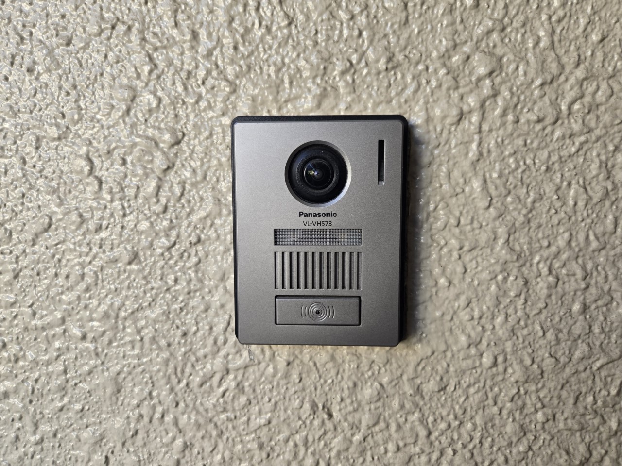 ◆インターフォン｜カメラ付きなので来客した人の姿を確認できます♪