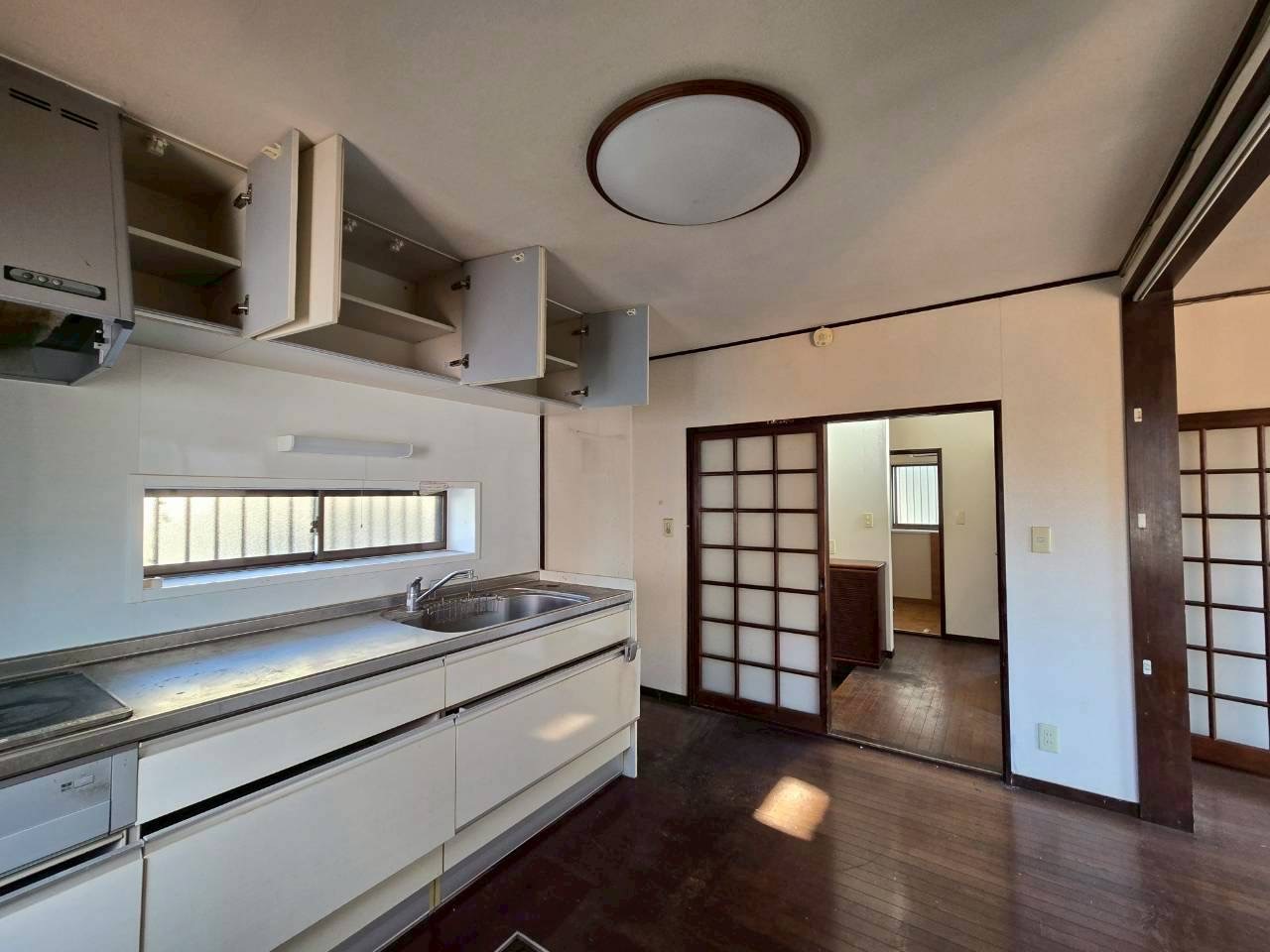 ご夫婦やお子様と並んでお料理をしても余裕のある、広々としたキッチン