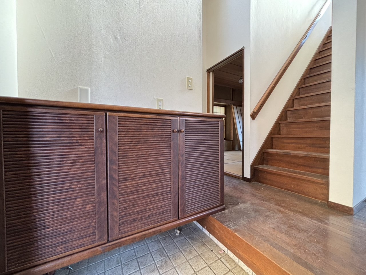 シューズボックスの収納力で玄関スッキリ！