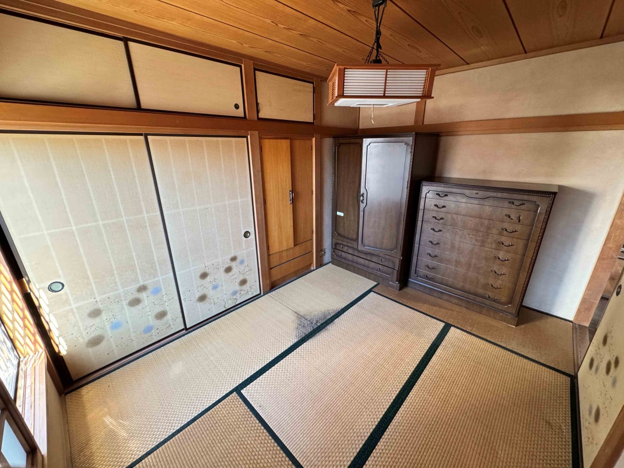 1階6畳の和室、お子様のお昼寝スペースや、洗濯物をたたむのに最適♪