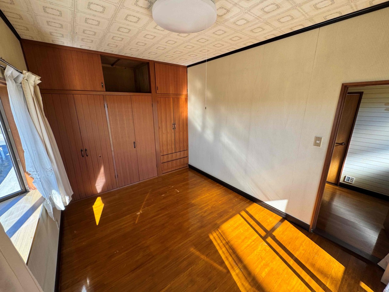 お子様の勉強スペースやパパママのワークスペースなど、マルチに使えて便利な2階洋室