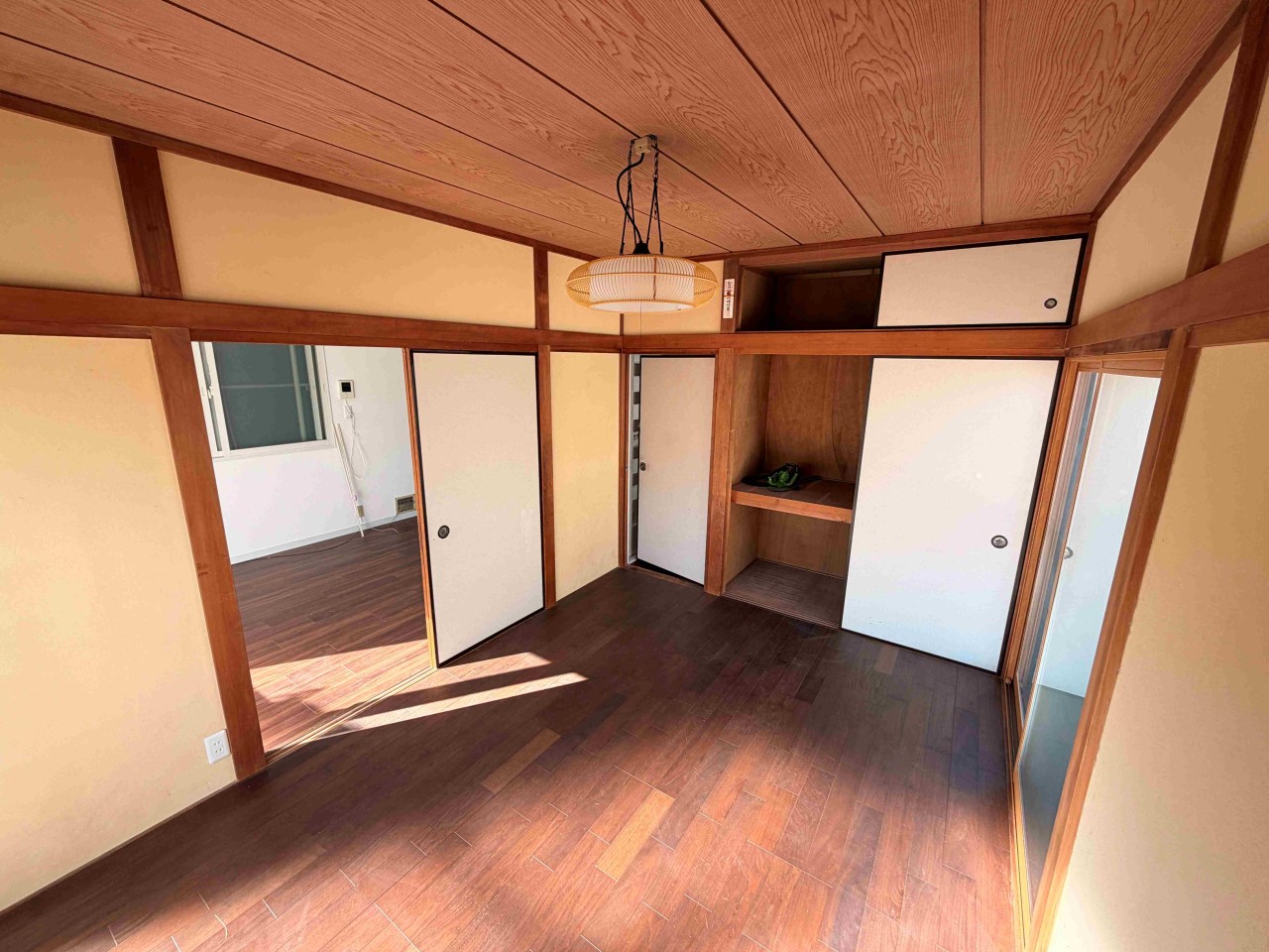 １階洋室はお子様のお昼寝スペースや、洗濯物をたたむのに最適♪