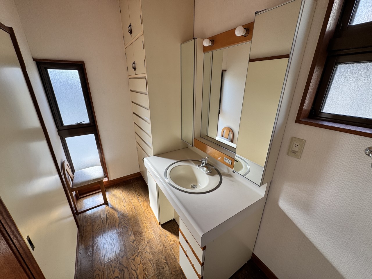 リネンスペースには、タオルやバスタオル・着替えなどが置けるので便利です♪