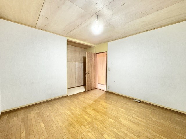 -リフォーム中-◆2階洋室｜お子様の勉強スペースやマルチに使えて便利なお部屋です！