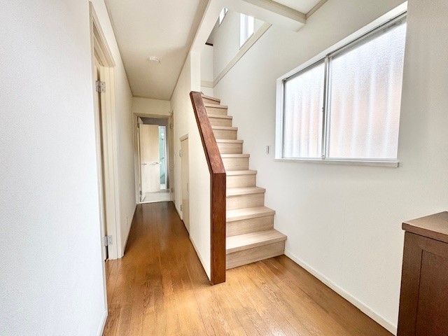 【階段】陽光が満たす階段で毎日の昇り降りを軽やかに♪※2026年2月撮影