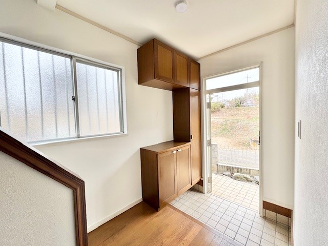 【玄関】靴から小物まで賢く整理できる収納付き玄関です※2026年2月撮影