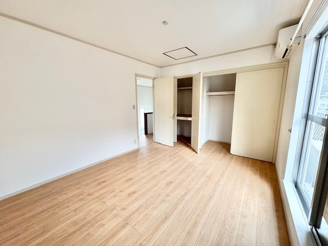 【7.8帖洋室】2つの収納スペース付きでお部屋を広々活用できます！※2026年2月撮影