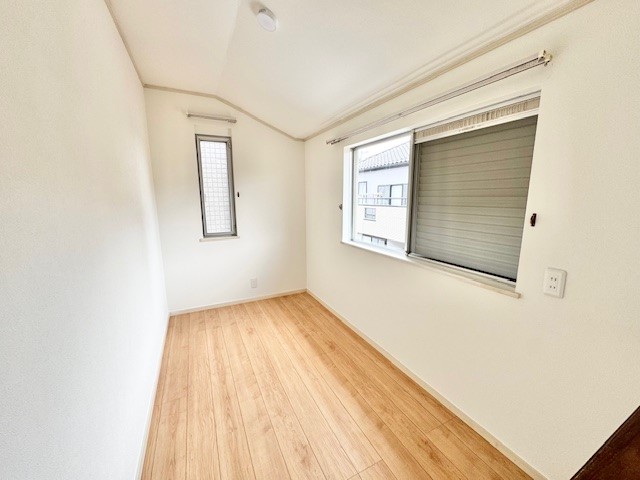 【2階ホール】光が通り抜ける、心地よい多目的ホール※2026年2月撮影