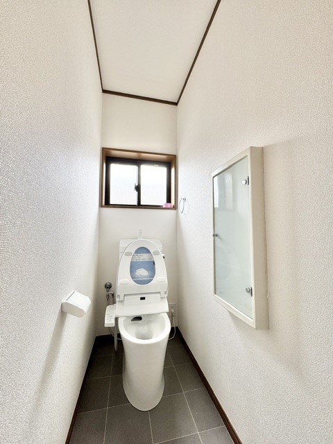 ◆2Ｆトイレ│2階にもトイレがあり、忙しい朝や夜間も便利