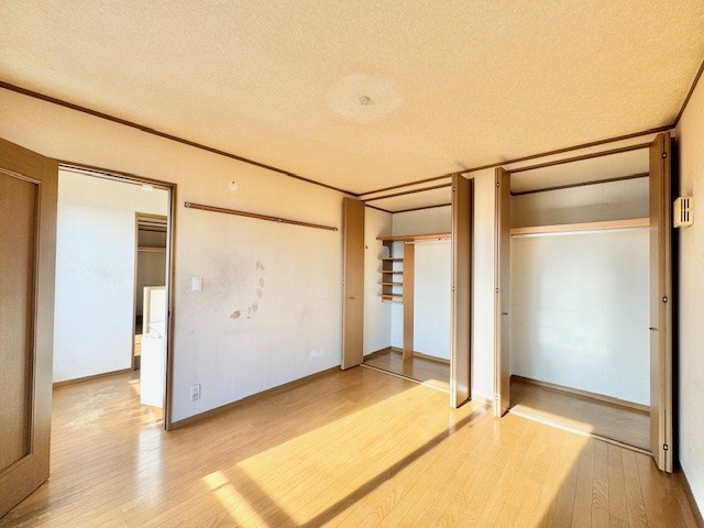 【洋室】クローゼット付きでスッキリ片付く洋室です♪※2026年3月撮影