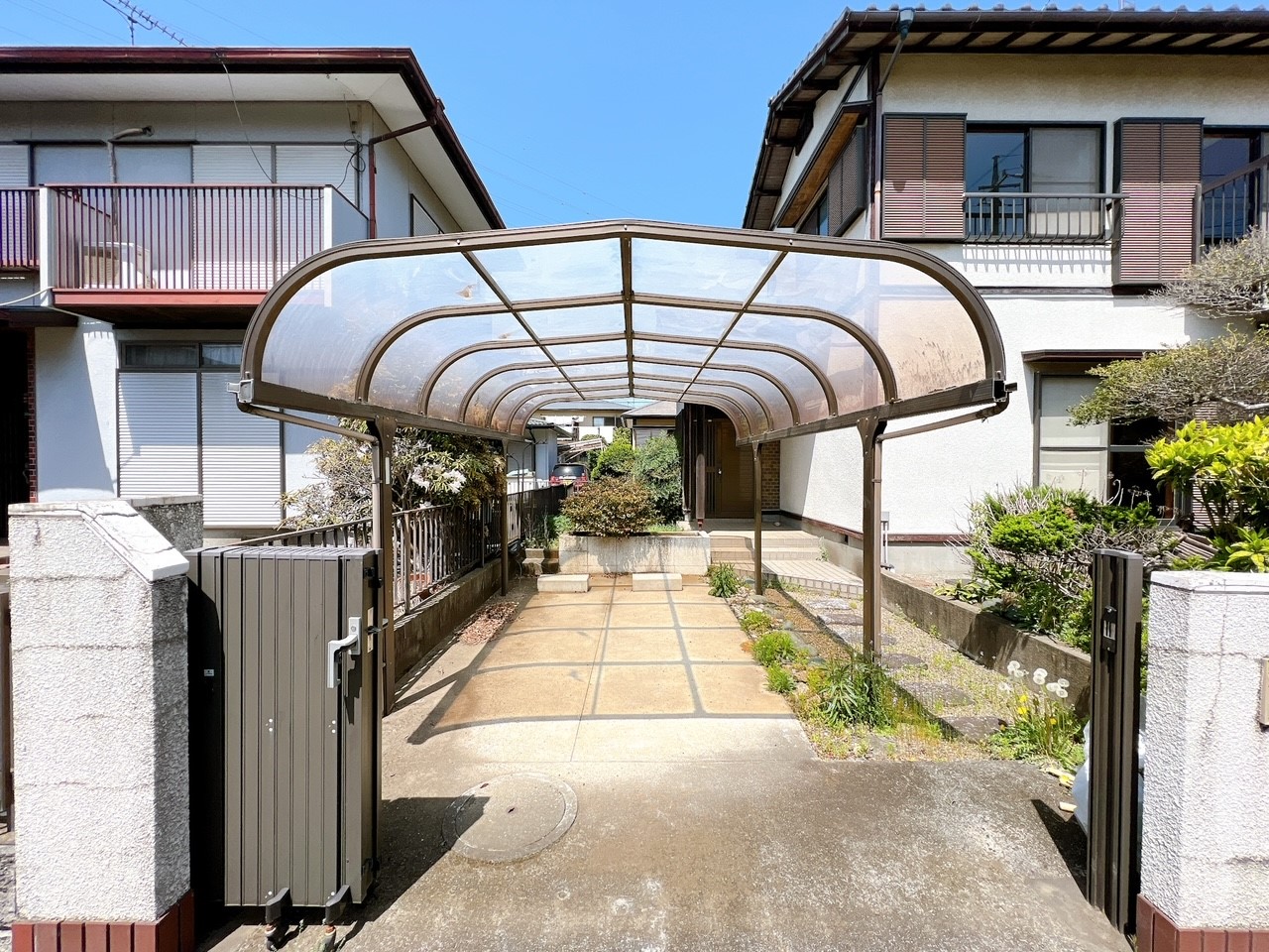 ◆駐車場｜カーポート付きです。
