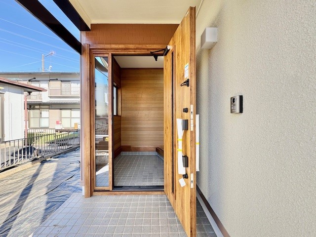 ◆玄関（リフォーム後）｜毎日の出入りがスムーズな、ゆとりある玄関スペース